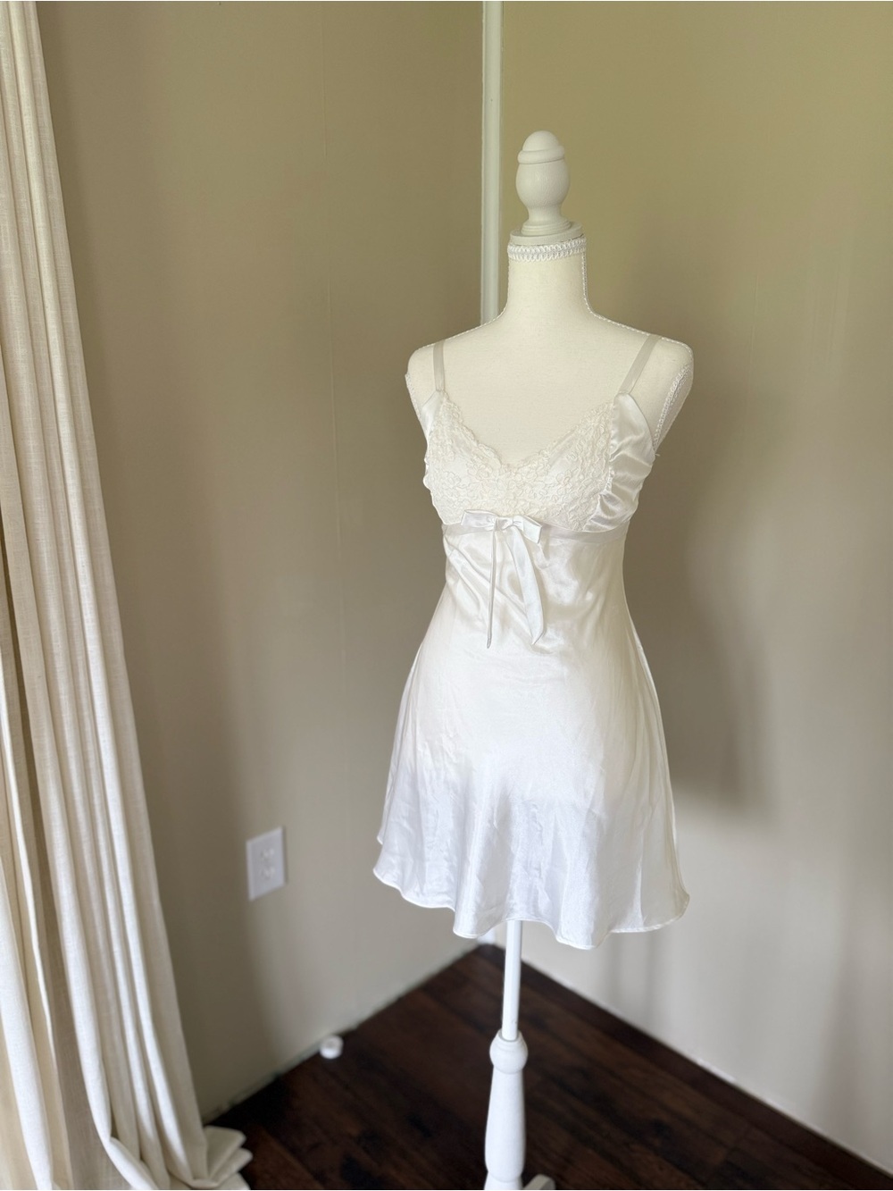 Bridal Lace Chemise 🤍 Jones New York White Lace-Trim Satin Slip Bow Wedding PJs